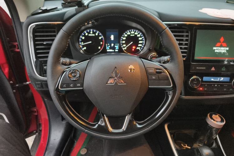 Used Mitsubishi Outlander 2019 2.0L Two-Wheel Drive Comfort Edition 5 Seats China VI Standard Steering Wheel