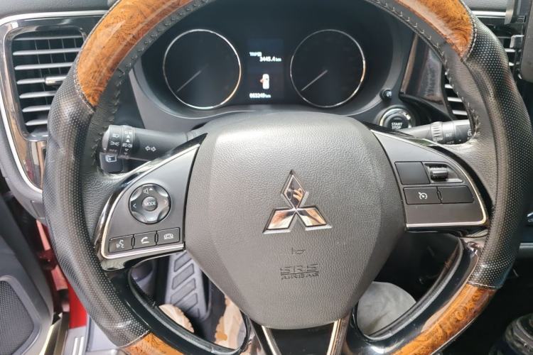 Used Mitsubishi Outlander 2019 2.0L Two-Wheel Drive Comfort Edition 5 Seats China V Standard Steering Wheel