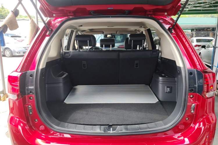 Used Mitsubishi Outlander 2019 2.0L Two-Wheel Drive Comfort Edition 5 Seats China VI Standard Trunk