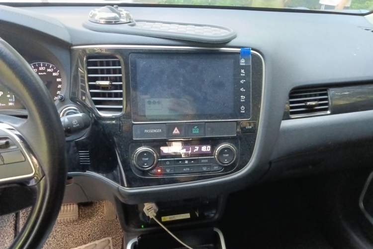 Used Mitsubishi Outlander 2019 2.0L Two-Wheel Drive Comfort Edition 5 Seats China V Standard Audio And AC Panel