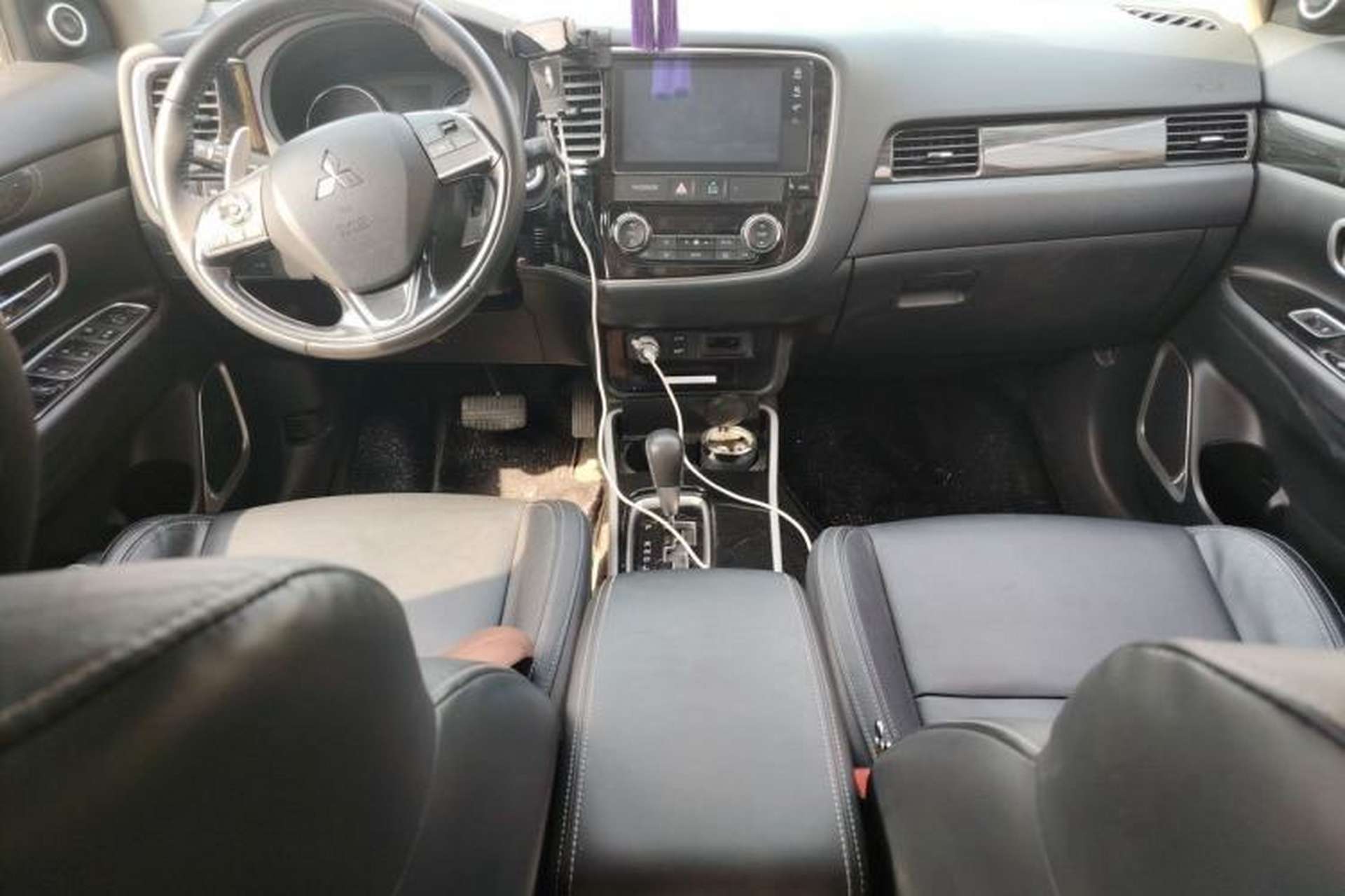 Used Mitsubishi Outlander 2019 2.4L 4x4 Zhi Xiang Edition 5 Seats China VI Standard Center Console