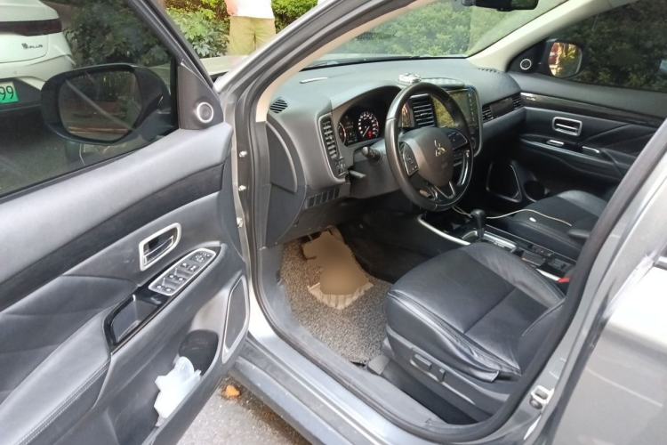 Used Mitsubishi Outlander 2019 2.0L Two-Wheel Drive Comfort Edition 5 Seats China V Standard Driver Seat