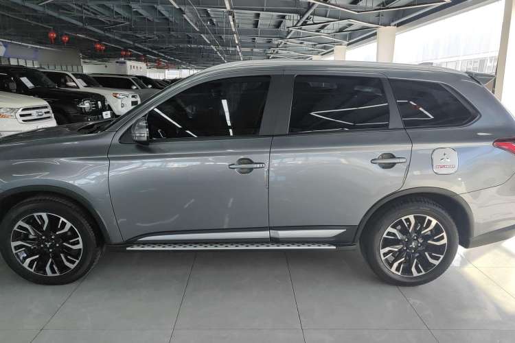 Used Mitsubishi Outlander 2019 2.0L Two-Wheel Drive Comfort Edition 5 Seats China VI Standard Exterior 5