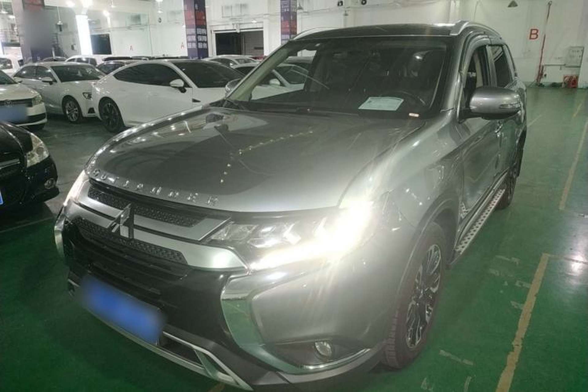 Used Mitsubishi Outlander 2019 2.4L 4x4 Zhi Xiang Edition 5 Seats China VI Standard Front Left 45 Deg