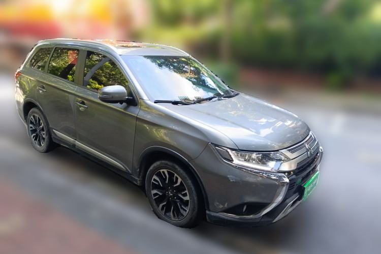 Used Mitsubishi Outlander 2019 2.0L Two-Wheel Drive Comfort Edition 5 Seats China V Standard Front Right 45 Deg