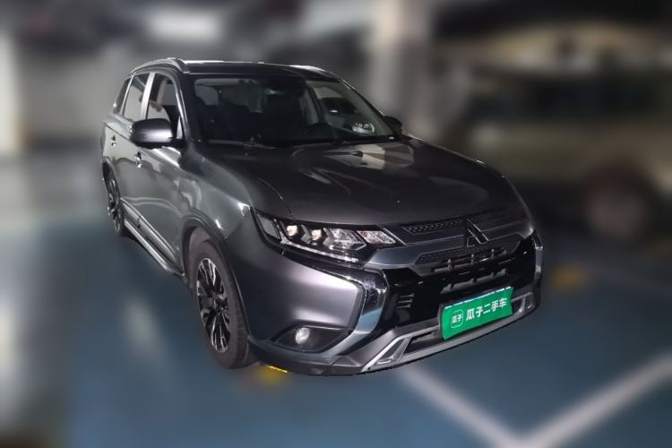 Used Mitsubishi Outlander 2019 2.4L 4x4 Zhi Xiang Edition 7 Seats China VI Standard Front Right 45 Deg
