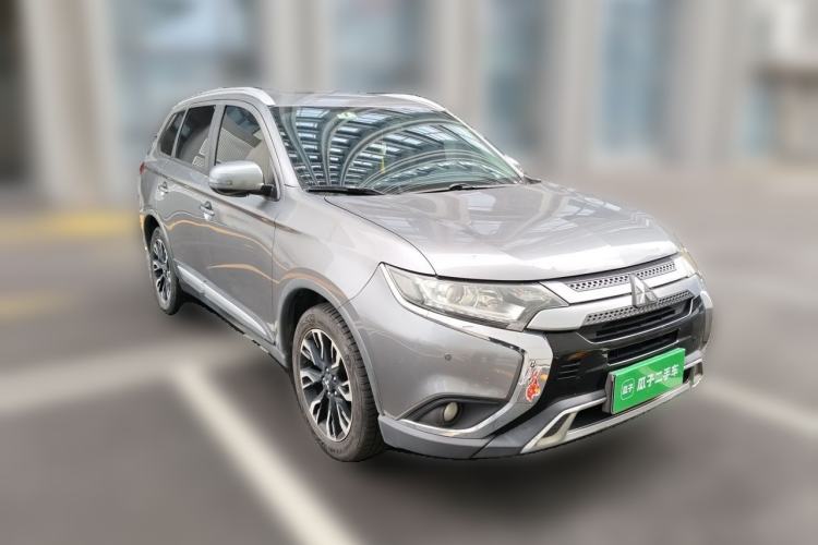 Used Mitsubishi Outlander 2019 2.0L Two-Wheel Drive Comfort Edition 5 Seats China VI Standard Front Right 45 Deg