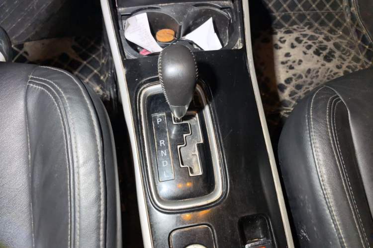 Used Mitsubishi Outlander 2019 2.4L 4x4 Zhi Xiang Edition 7 Seats China VI Standard Gear Lever