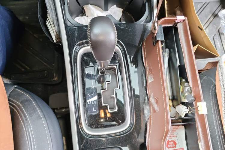 Used Mitsubishi Outlander 2019 2.0L Two-Wheel Drive Comfort Edition 5 Seats China VI Standard Gear Lever