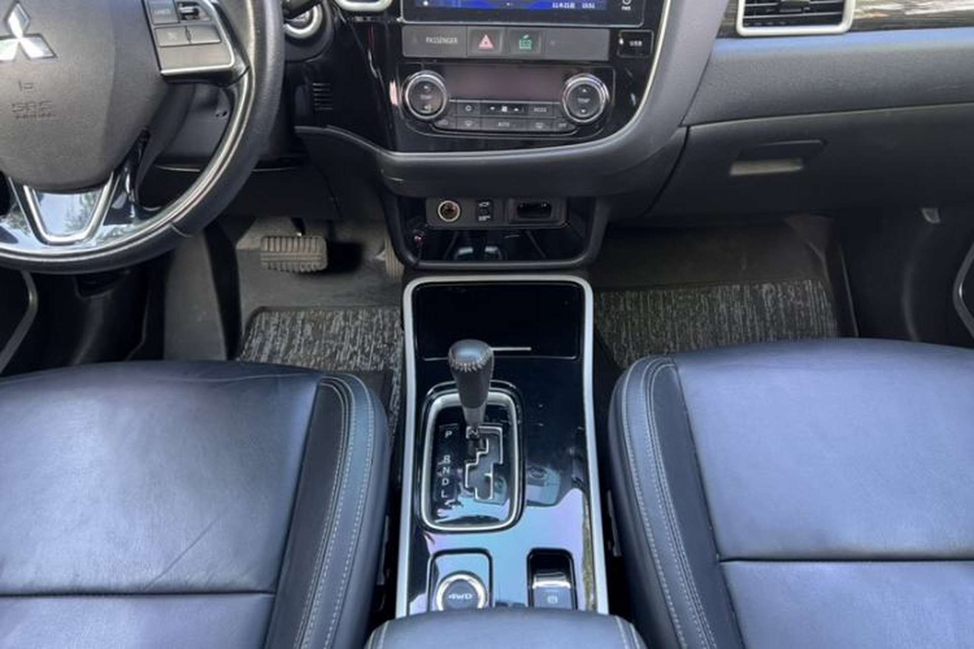 Used Mitsubishi Outlander 2019 2.4L 4x4 Zhi Xiang Edition 5 Seats China VI Standard Gear Lever