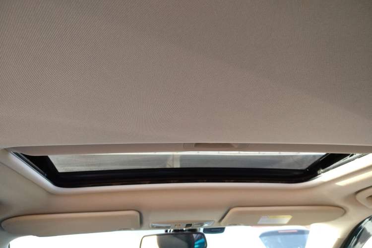Used Mitsubishi Outlander 2019 2.4L 4x4 Zhi Xiang Edition 5 Seats China VI Standard Headliner
