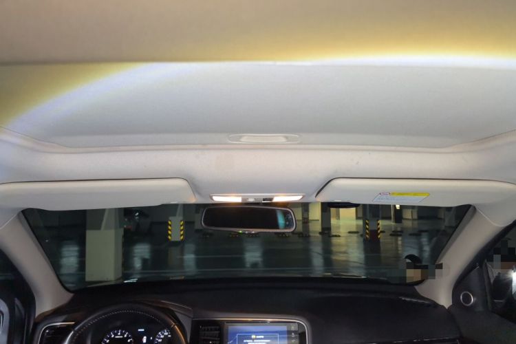Used Mitsubishi Outlander 2019 2.4L 4x4 Zhi Xiang Edition 7 Seats China VI Standard Headliner