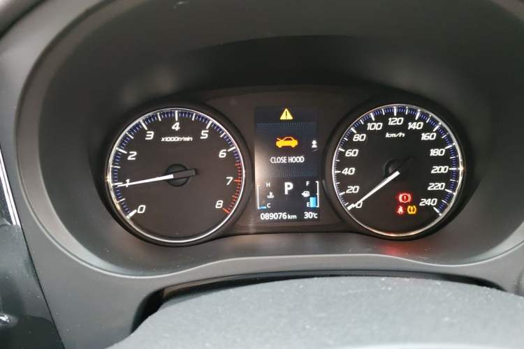 Used Mitsubishi Outlander 2019 2.0L Two-Wheel Drive Comfort Edition 5 Seats China VI Standard Instrument Cluster