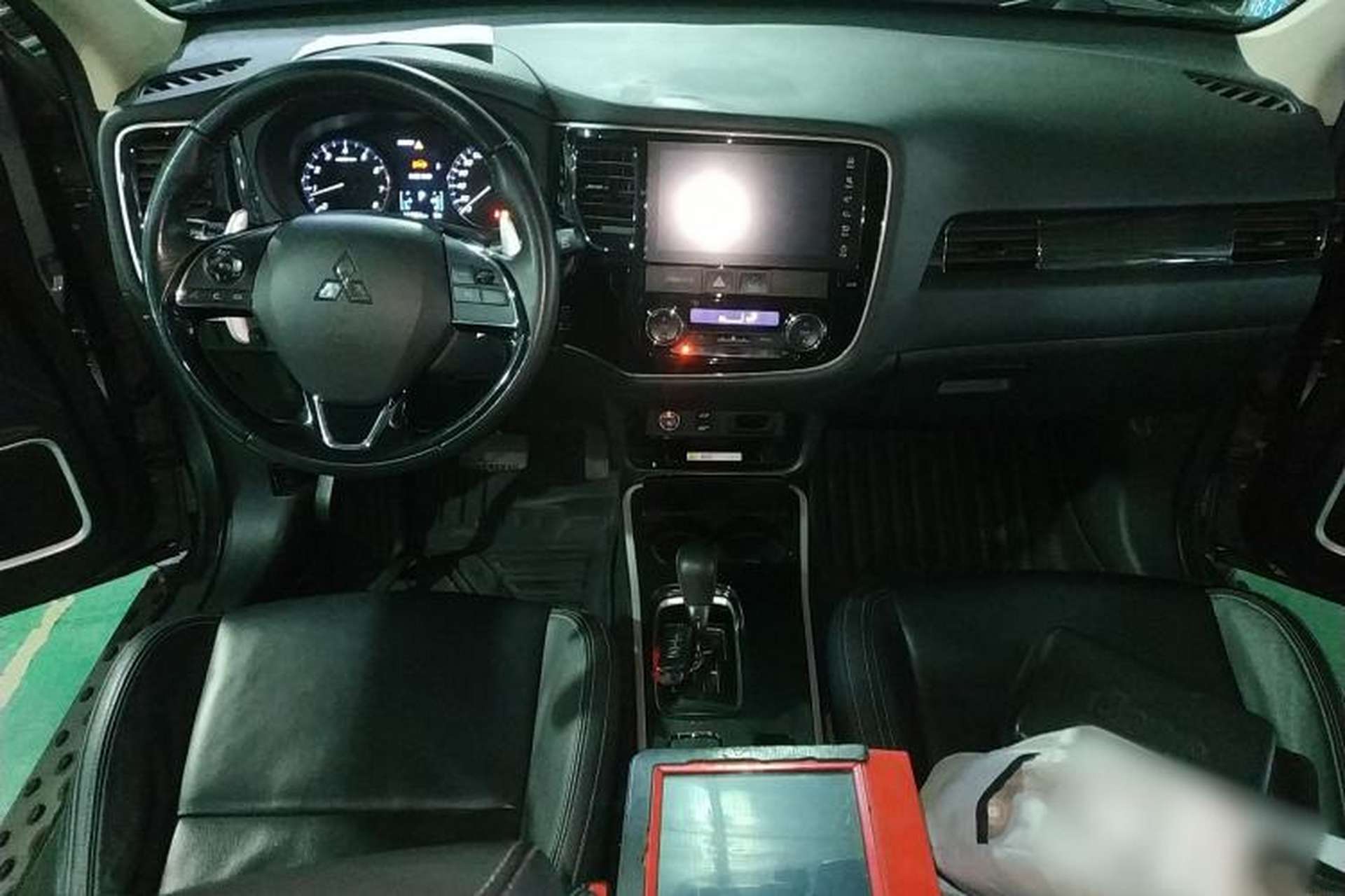 Used Mitsubishi Outlander 2019 2.4L 4x4 Zhi Xiang Edition 5 Seats China VI Standard Interior 2