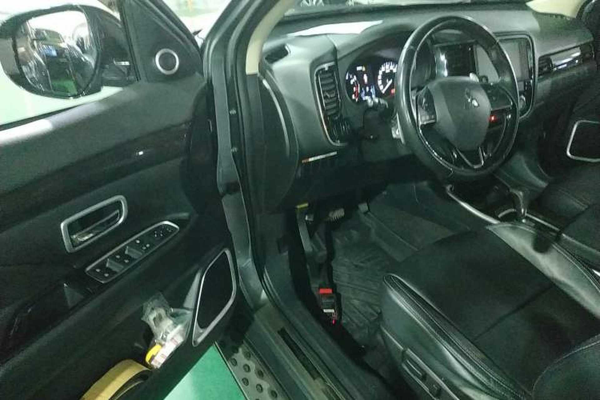 Used Mitsubishi Outlander 2019 2.4L 4x4 Zhi Xiang Edition 5 Seats China VI Standard Interior 3