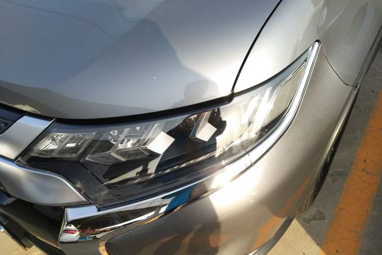 Used Mitsubishi Outlander 2019 2.4L 4x4 Zhi Xiang Edition 5 Seats China VI Standard Left Front Headlight