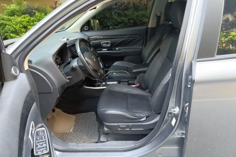 Used Mitsubishi Outlander 2019 2.0L Two-Wheel Drive Comfort Edition 5 Seats China V Standard Left Front Seat