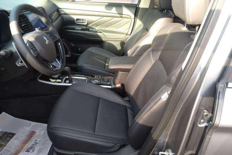 Used Mitsubishi Outlander 2019 2.4L 4x4 Zhi Xiang Edition 5 Seats China VI Standard Left Front Seat