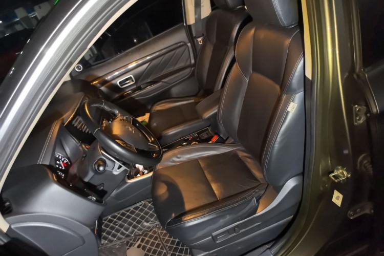 Used Mitsubishi Outlander 2019 2.4L 4x4 Zhi Xiang Edition 7 Seats China VI Standard Left Front Seat