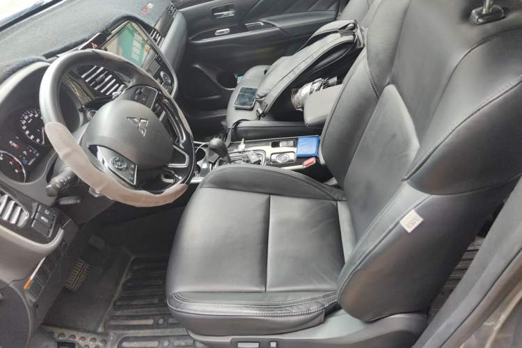 Used Mitsubishi Outlander 2019 2.4L 4x4 Zhi Xiang Edition 5 Seats China VI Standard Left Front Seat