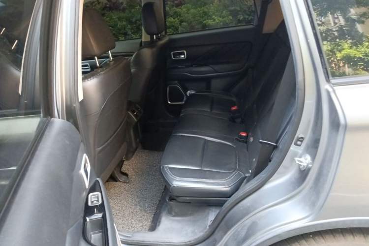 Used Mitsubishi Outlander 2019 2.0L Two-Wheel Drive Comfort Edition 5 Seats China V Standard Left Rear Seat