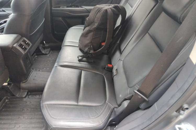 Used Mitsubishi Outlander 2019 2.4L 4x4 Zhi Xiang Edition 5 Seats China VI Standard Left Rear Seat