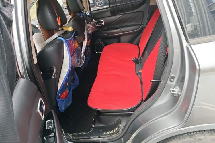 Used Mitsubishi Outlander 2019 2.0L Two-Wheel Drive Comfort Edition 5 Seats China VI Standard Left Rear Seat