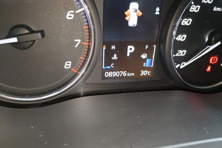 Used Mitsubishi Outlander 2019 2.0L Two-Wheel Drive Comfort Edition 5 Seats China VI Standard Odometer Close Up