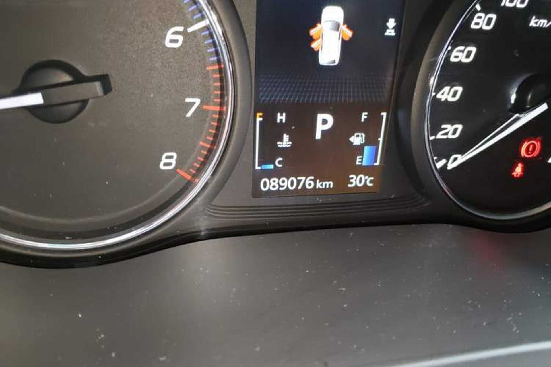 Used Mitsubishi Outlander 2019 2.0L Two-Wheel Drive Comfort Edition 5 Seats China VI Standard Odometer Close Up