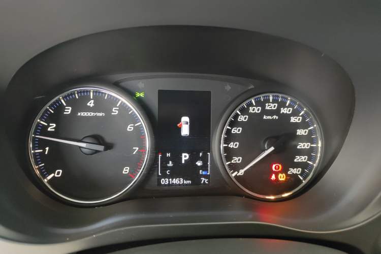 Used Mitsubishi Outlander 2019 2.0L Two-Wheel Drive Comfort Edition 5 Seats China VI Standard Odometer Close Up
