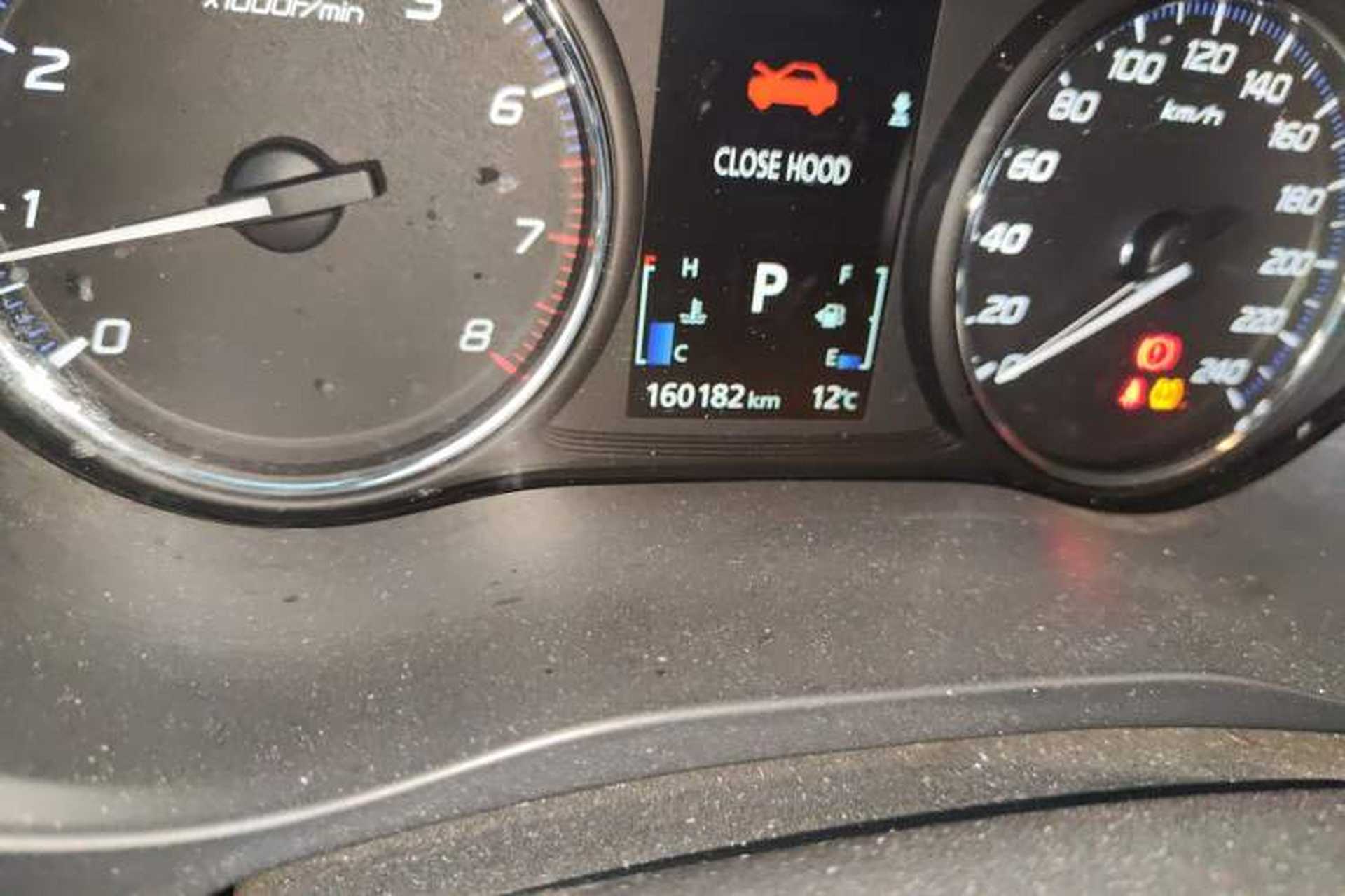 Used Mitsubishi Outlander 2019 2.4L 4x4 Zhi Xiang Edition 7 Seats China V Emission Standard Odometer Close Up