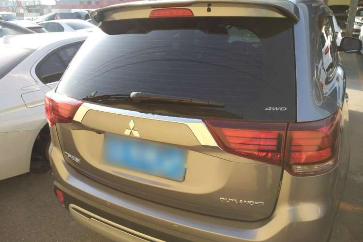 Used Mitsubishi Outlander 2019 2.4L 4x4 Zhi Xiang Edition 5 Seats China VI Standard Rear