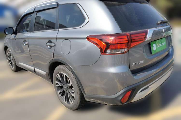 Used Mitsubishi Outlander 2019 2.4L Two-Wheel Drive ZhiXing Version 5 Seats China V Emission Standard Rear Left 45 Deg