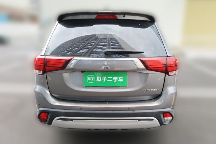 Used Mitsubishi Outlander 2019 2.0L Two-Wheel Drive Comfort Edition 5 Seats China VI Standard Rear