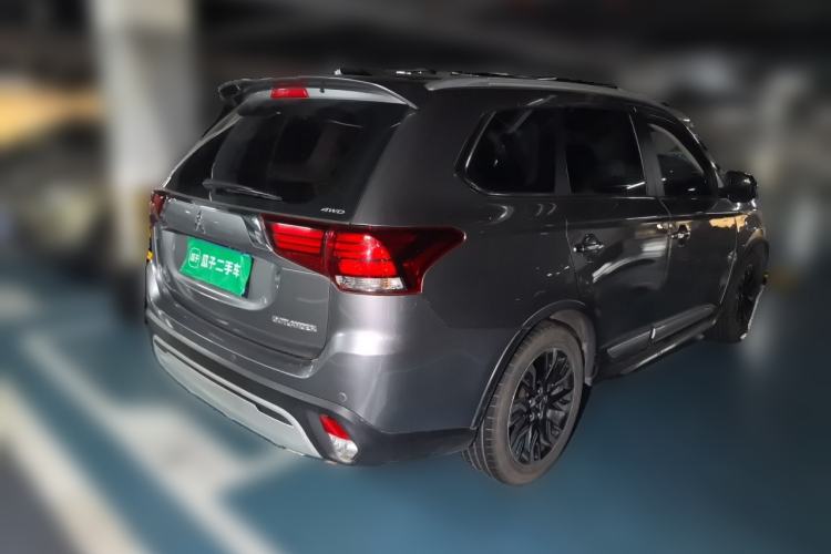 Used Mitsubishi Outlander 2019 2.4L 4x4 Zhi Xiang Edition 7 Seats China VI Standard Rear Right 45 Deg