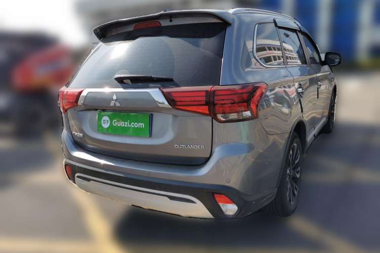 Used Mitsubishi Outlander 2019 2.4L Two-Wheel Drive ZhiXing Version 5 Seats China V Emission Standard Rear Right 45 Deg