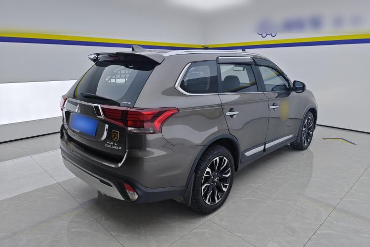 Used Mitsubishi Outlander 2019 2.4L 4x4 Zhi Xiang Edition 5 Seats China VI Standard Rear Right 45 Deg