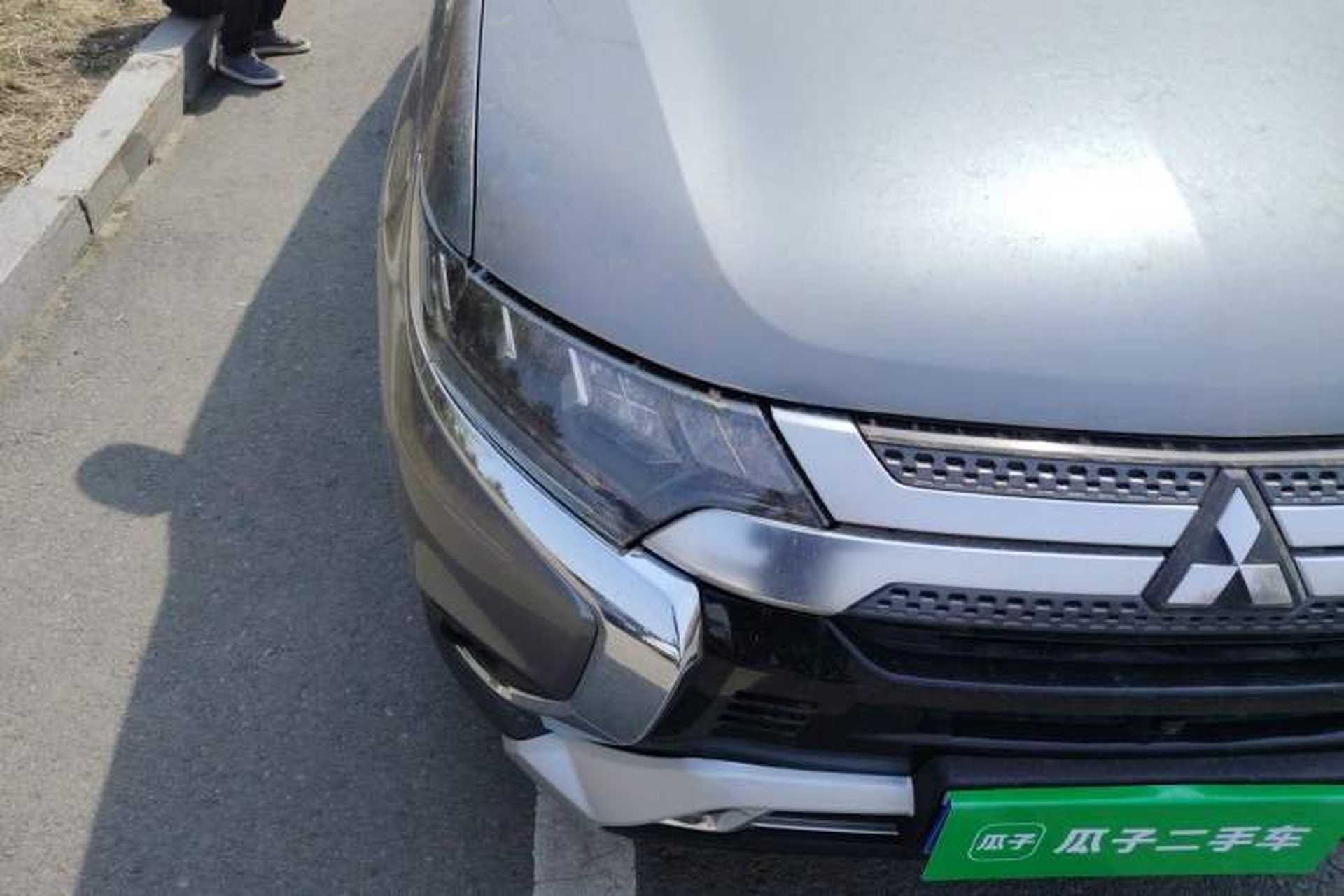 Used Mitsubishi Outlander 2019 2.4L 4x4 Zhi Xiang Edition 5 Seats China VI Standard Right Front Headlight
