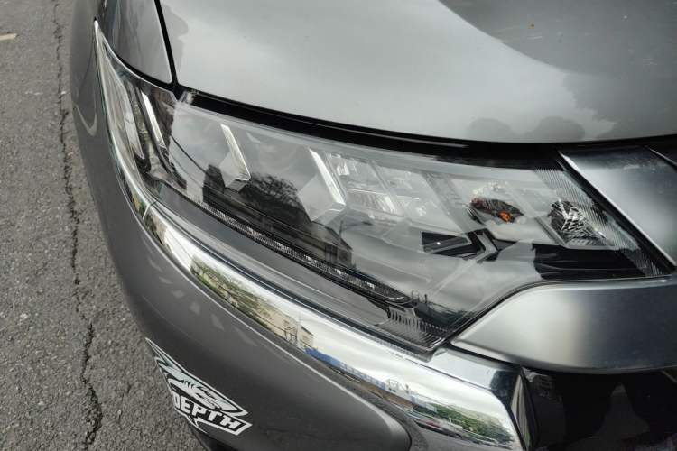 Used Mitsubishi Outlander 2019 2.4L 4x4 Zhi Xiang Edition 5 Seats China VI Standard Right Front Headlight