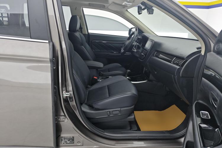 Used Mitsubishi Outlander 2019 2.4L 4x4 Zhi Xiang Edition 5 Seats China VI Standard Right Front Seat