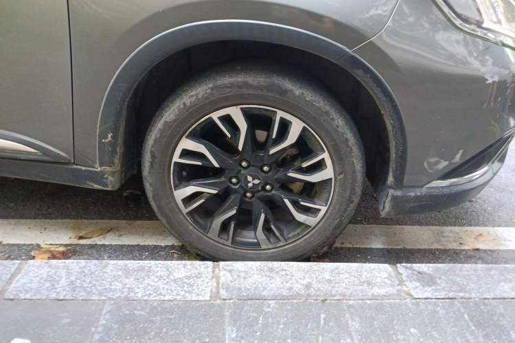 Used Mitsubishi Outlander 2019 2.0L Two-Wheel Drive Comfort Edition 5 Seats China V Standard Right Front Wheel Hub