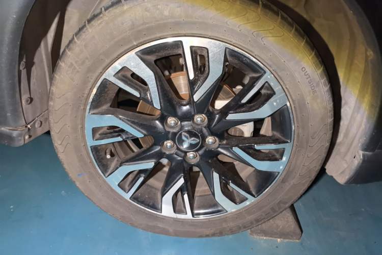 Used Mitsubishi Outlander 2019 2.4L 4x4 Zhi Xiang Edition 7 Seats China VI Standard Right Front Wheel Hub
