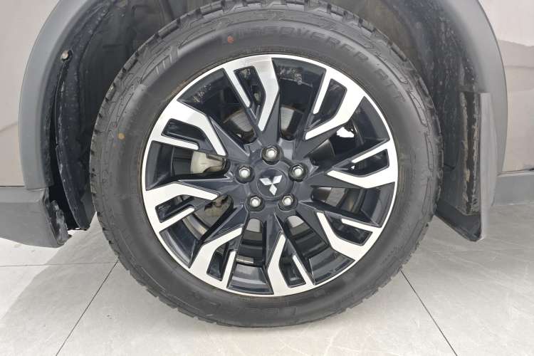 Used Mitsubishi Outlander 2019 2.4L 4x4 Zhi Xiang Edition 5 Seats China VI Standard Right Front Wheel Hub