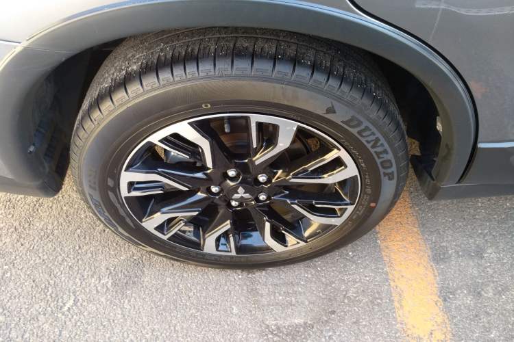 Used Mitsubishi Outlander 2019 2.4L 4x4 Zhi Xiang Edition 5 Seats China VI Standard Right Rear Wheel Hub