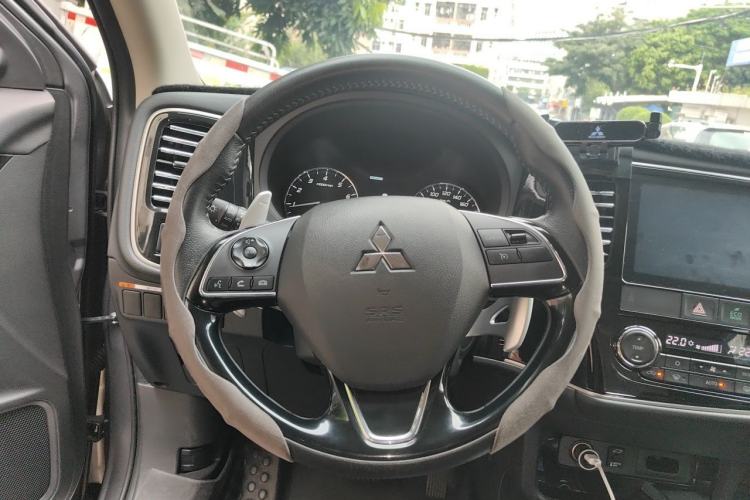 Used Mitsubishi Outlander 2019 2.4L 4x4 Zhi Xiang Edition 5 Seats China VI Standard Steering Wheel