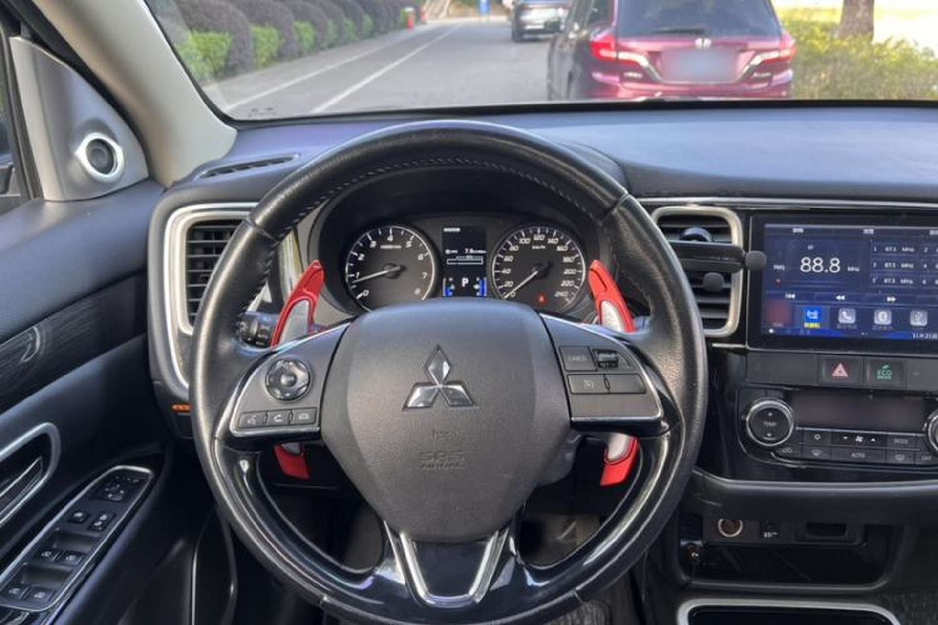 Used Mitsubishi Outlander 2019 2.4L 4x4 Zhi Xiang Edition 5 Seats China VI Standard Steering Wheel