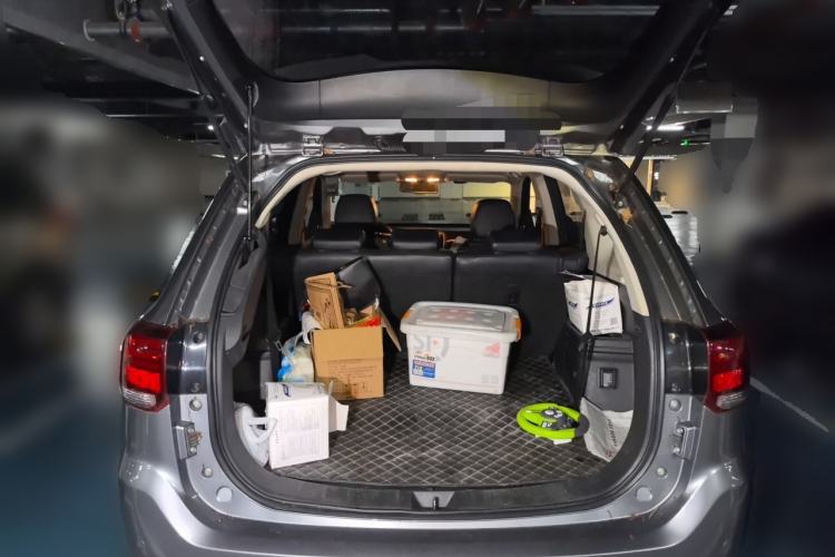 Used Mitsubishi Outlander 2019 2.4L 4x4 Zhi Xiang Edition 7 Seats China VI Standard Trunk