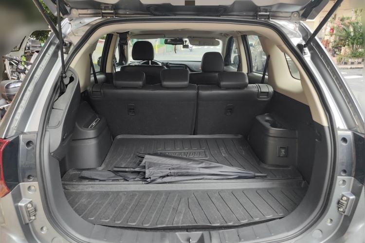 Used Mitsubishi Outlander 2019 2.4L 4x4 Zhi Xiang Edition 5 Seats China VI Standard Trunk
