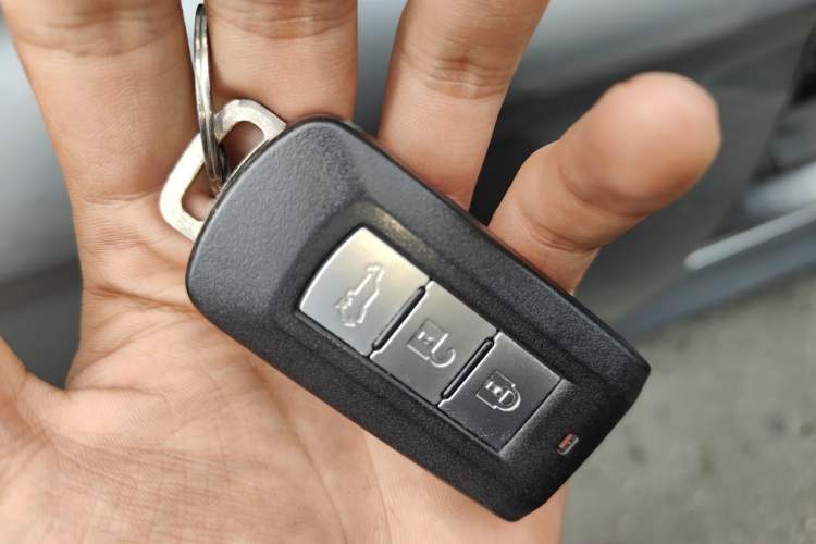 Used Mitsubishi Outlander 2019 2.4L 4x4 Zhi Xiang Edition 5 Seats China VI Standard Vehicle Key