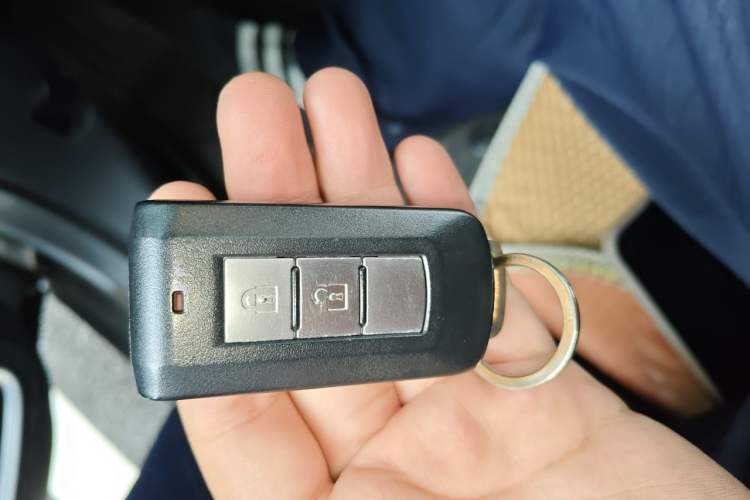 Used Mitsubishi Outlander 2019 2.0L Two-Wheel Drive Comfort Edition 5 Seats China VI Standard Vehicle Key